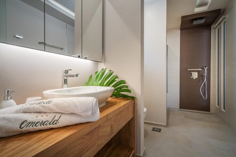 Emerald Suites
